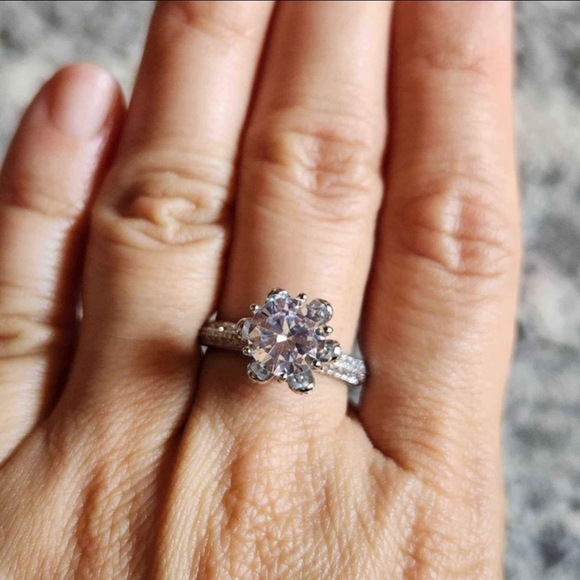 New 925 Silver Round Cut Diamond Flower Ring for Women - Picture 10 of 10